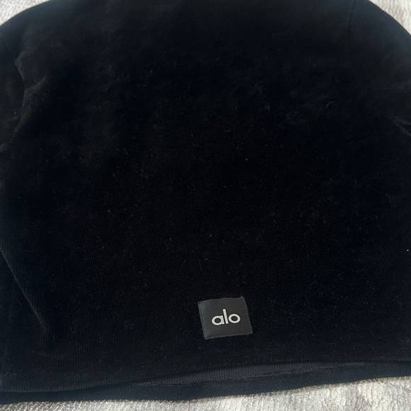 ALO Yoga Black Crop Top - Picture 5 of 6